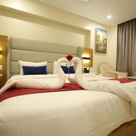 Sri Sri Sri Hotel Khammam Ngoại thất bức ảnh