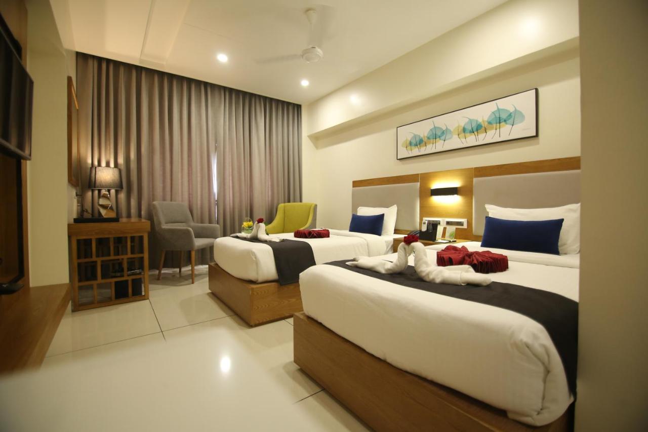 Sri Sri Sri Hotel Khammam Ngoại thất bức ảnh