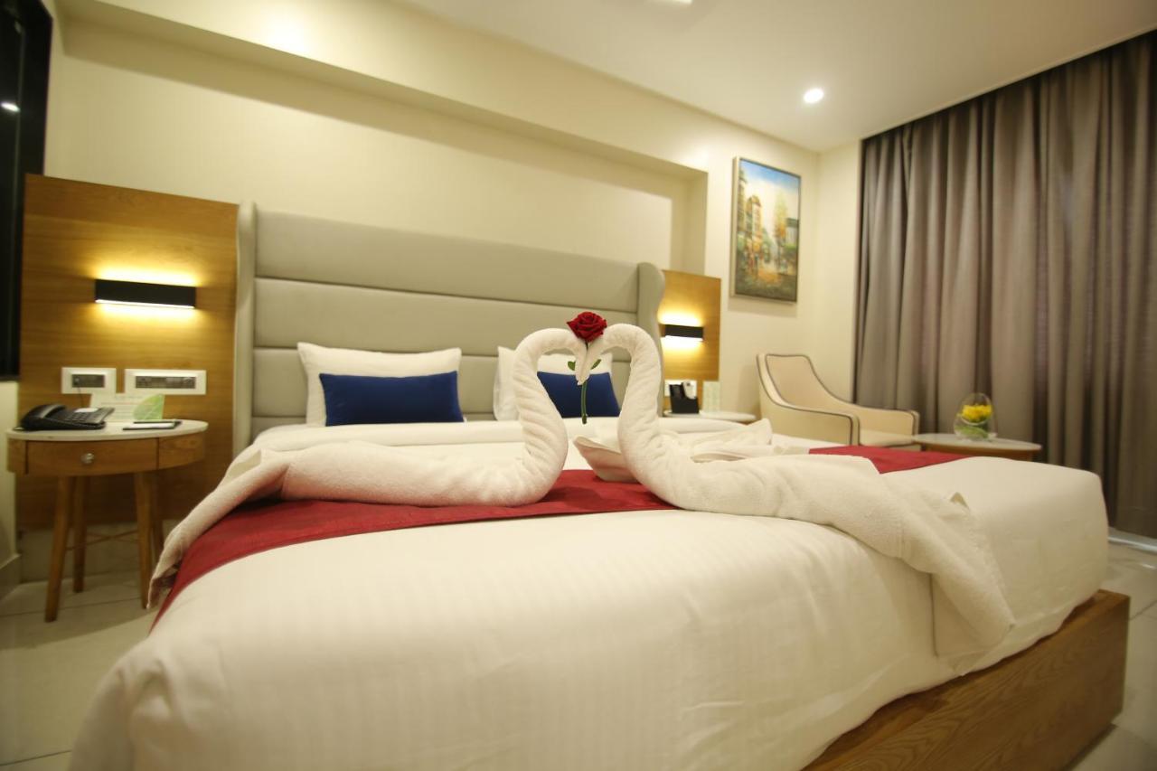 Sri Sri Sri Hotel Khammam Ngoại thất bức ảnh