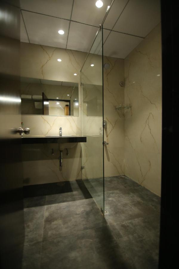 Sri Sri Sri Hotel Khammam Ngoại thất bức ảnh