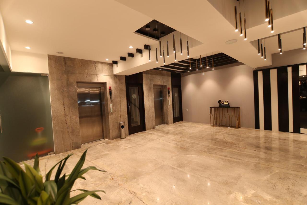 Sri Sri Sri Hotel Khammam Ngoại thất bức ảnh