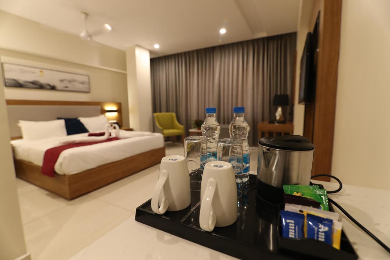 Sri Sri Sri Hotel Khammam Ngoại thất bức ảnh