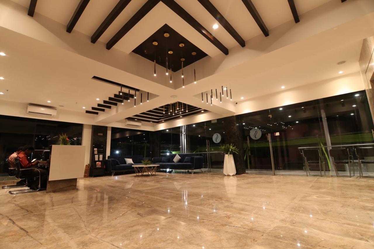 Sri Sri Sri Hotel Khammam Ngoại thất bức ảnh