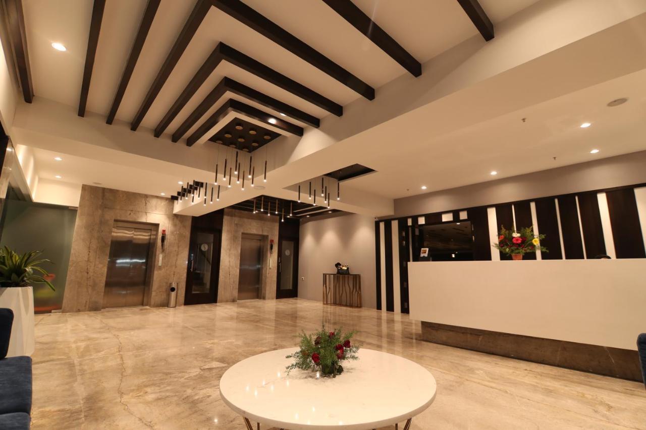 Sri Sri Sri Hotel Khammam Ngoại thất bức ảnh