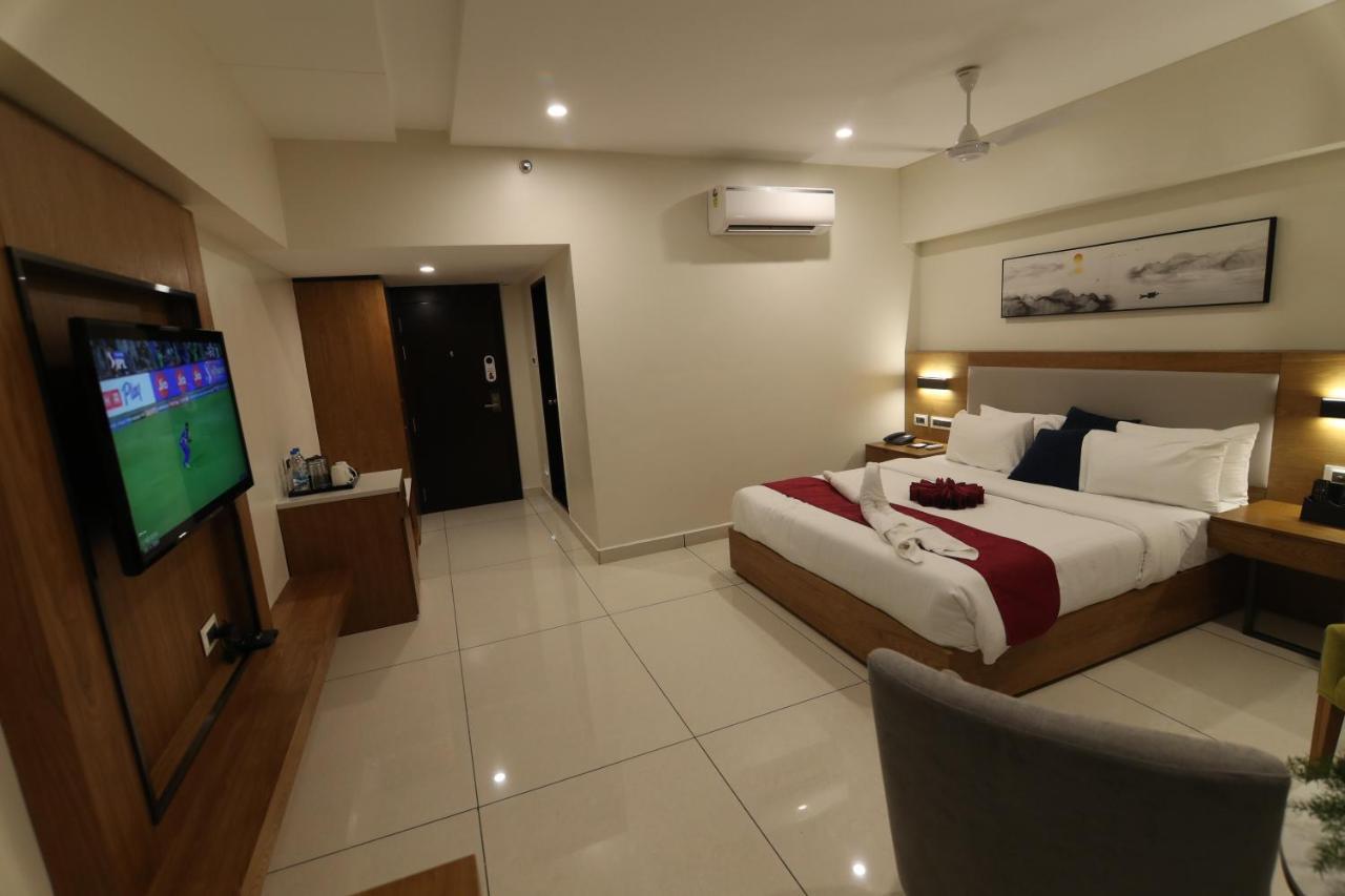 Sri Sri Sri Hotel Khammam Ngoại thất bức ảnh