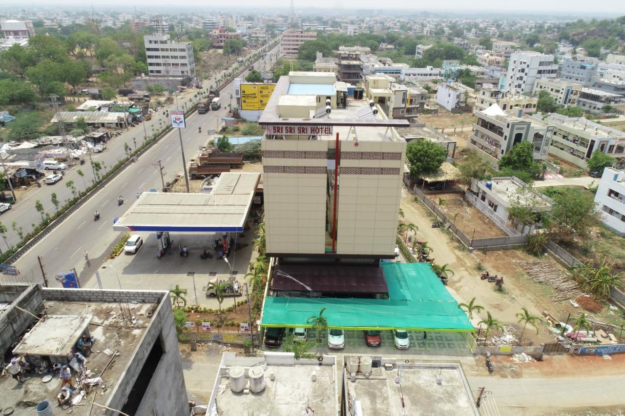 Sri Sri Sri Hotel Khammam Ngoại thất bức ảnh