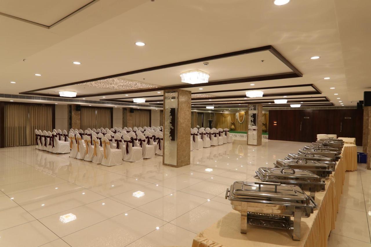 Sri Sri Sri Hotel Khammam Ngoại thất bức ảnh