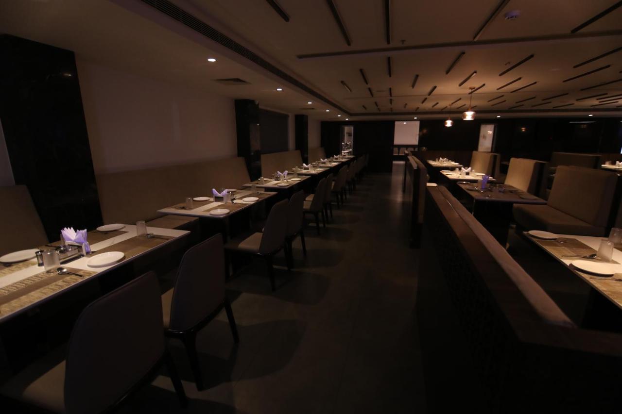 Sri Sri Sri Hotel Khammam Ngoại thất bức ảnh