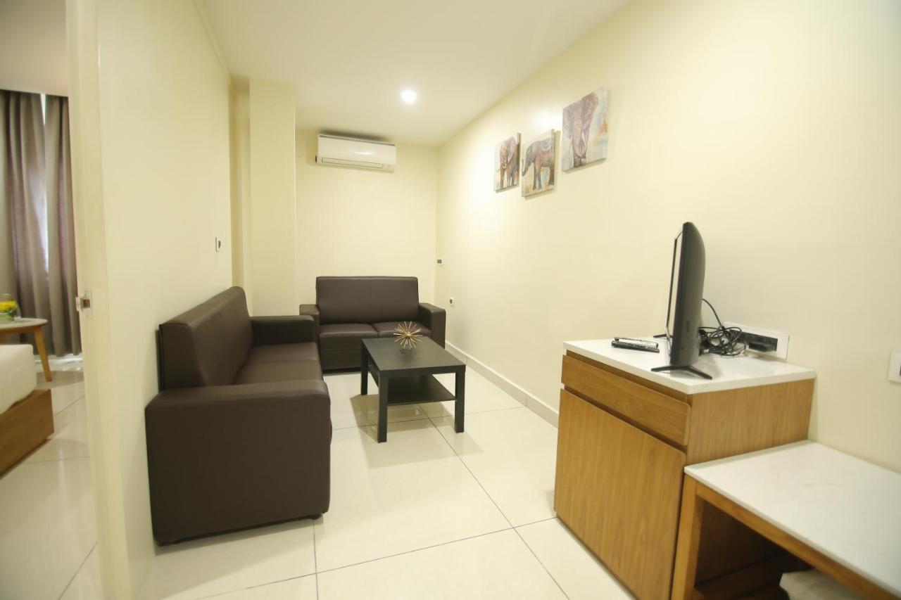 Sri Sri Sri Hotel Khammam Ngoại thất bức ảnh