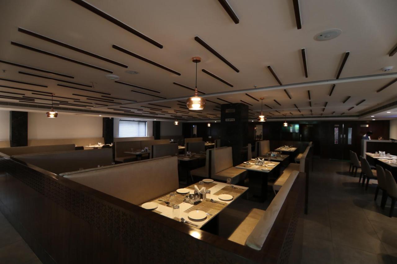 Sri Sri Sri Hotel Khammam Ngoại thất bức ảnh