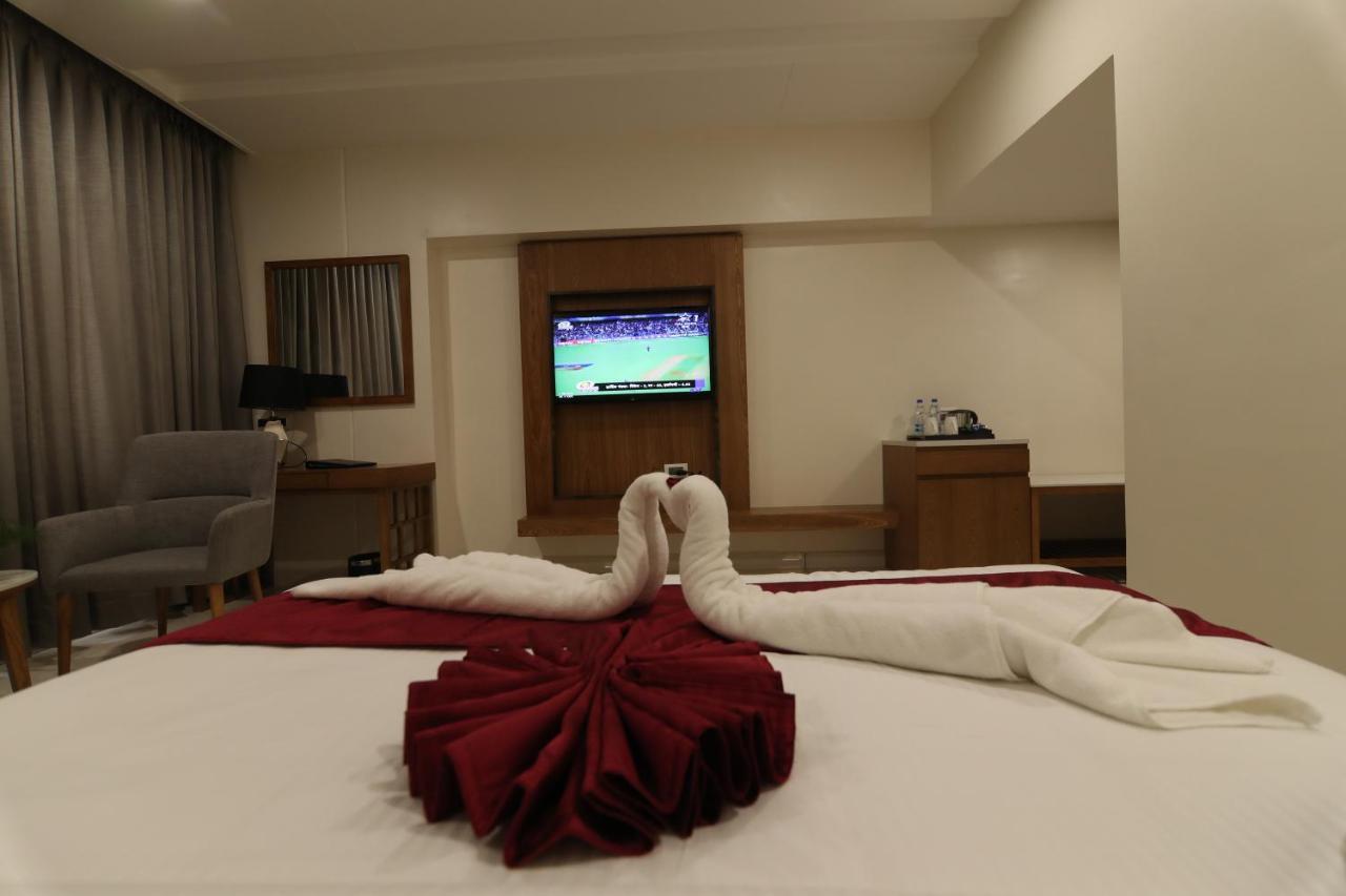 Sri Sri Sri Hotel Khammam Ngoại thất bức ảnh